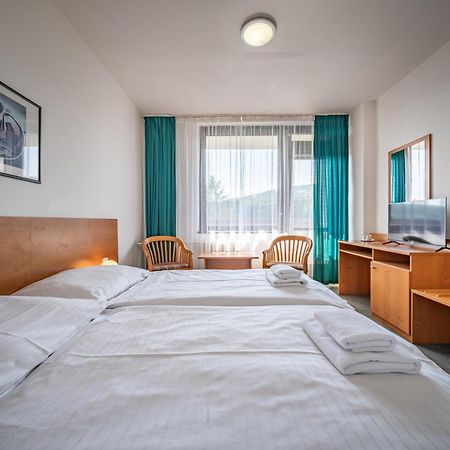 Hotel Adamantino Luhačovice Dış mekan fotoğraf