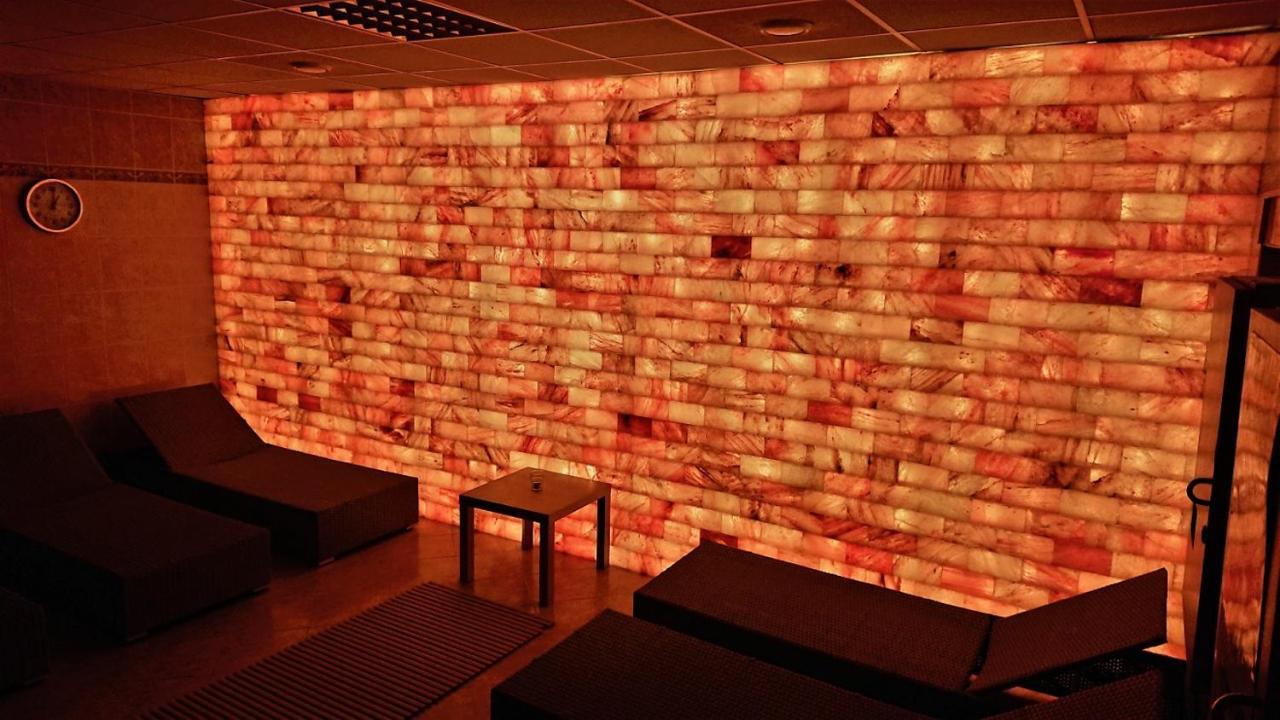Hotel Adamantino Luhačovice Dış mekan fotoğraf
