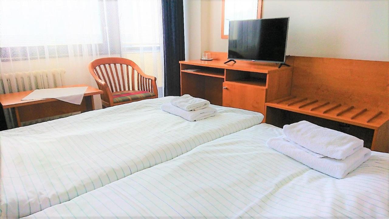 Hotel Adamantino Luhačovice Dış mekan fotoğraf