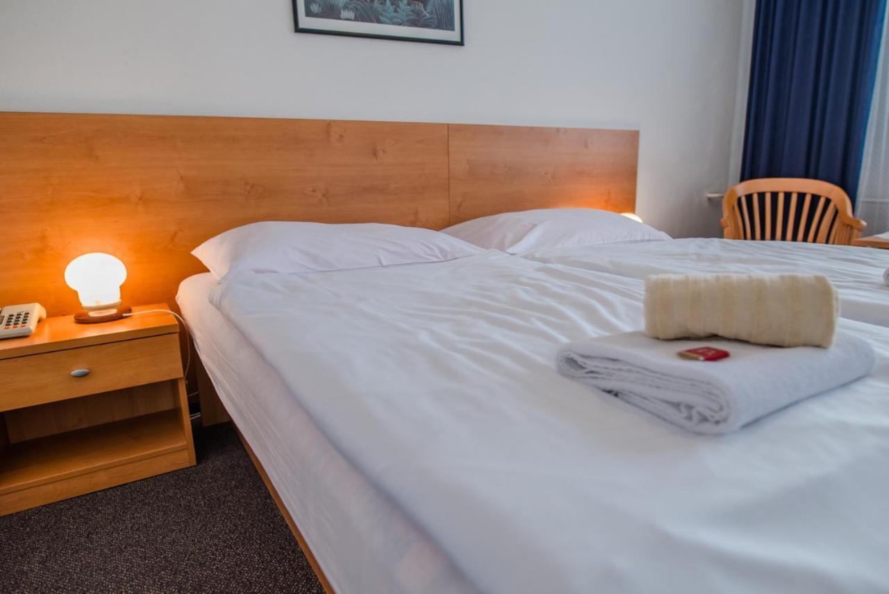 Hotel Adamantino Luhačovice Dış mekan fotoğraf