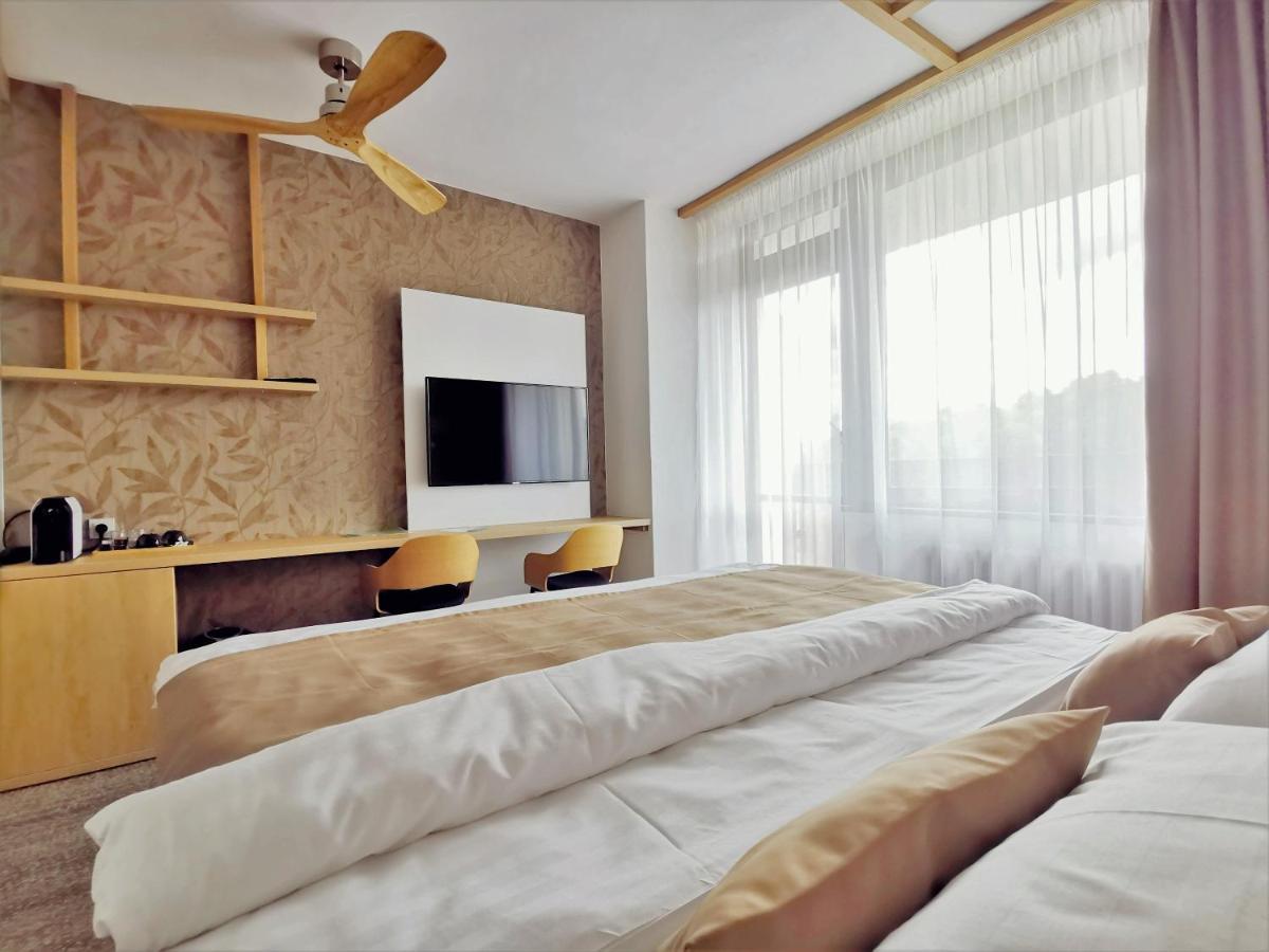 Hotel Adamantino Luhačovice Dış mekan fotoğraf