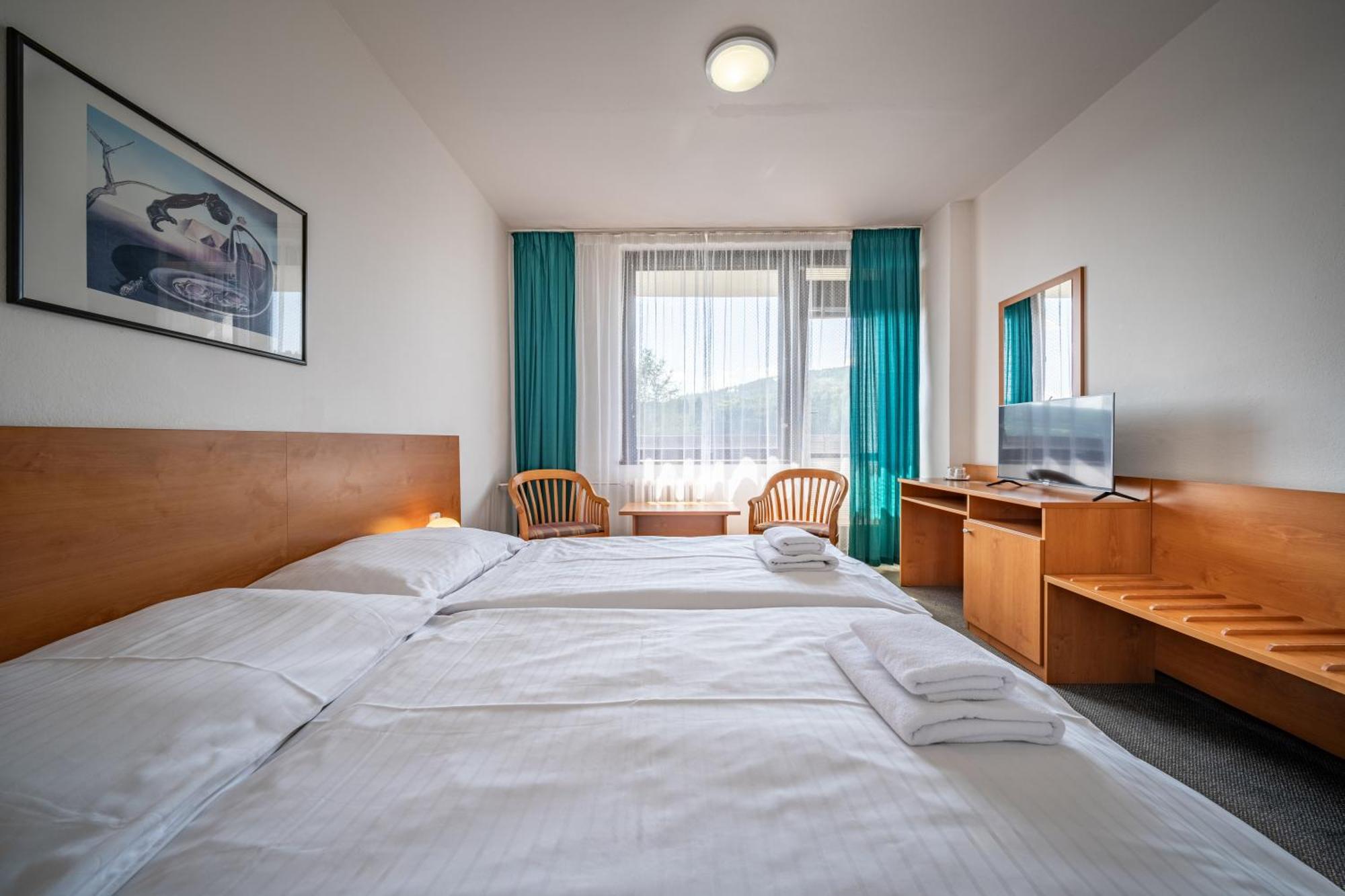 Hotel Adamantino Luhačovice Dış mekan fotoğraf